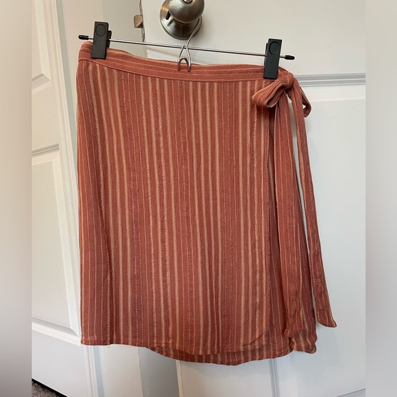 Women's High-Waisted Striped Wrap Skirt - Picture 4 of 7